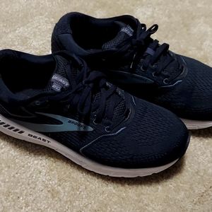 Brooks Beast 20